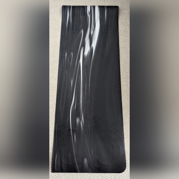 Lululemon Take Form Yoga Mat 5mm - Black White Marble - Picture 2 of 9